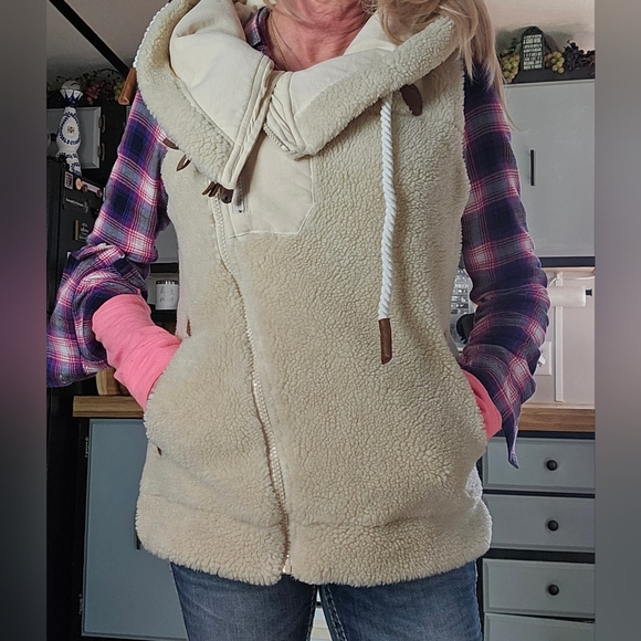 Women's Cream Sleeveless Fleece Vest - Picture 12 of 12